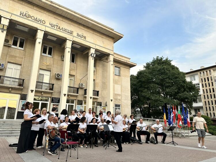 В Хасково показаха „Богатството на Европа“ с музика, танци, инструменти и красиви костюми 
