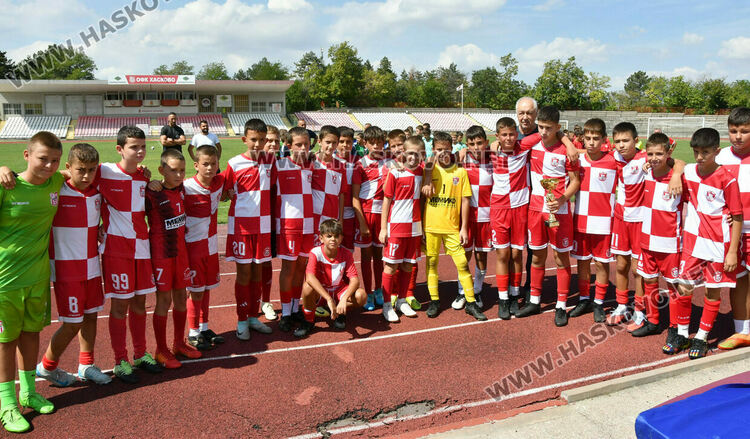 Младите футболисти от Карлово спечелиха турнира „Богомил Попов“ в Хасково 