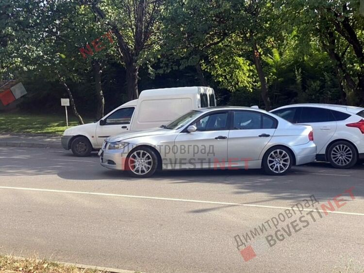 Джип помете 4 автомобила в центъра на Димитровград