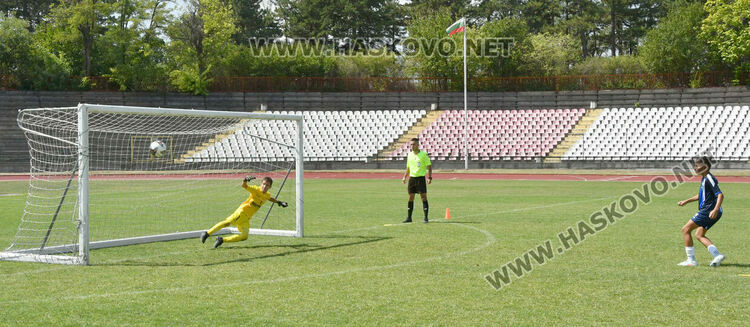 Младите футболисти от Карлово спечелиха турнира „Богомил Попов“ в Хасково 