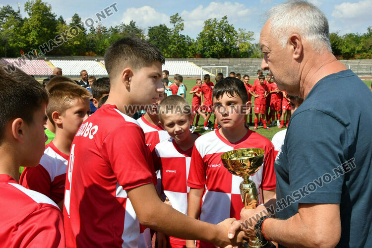 Младите футболисти от Карлово спечелиха турнира „Богомил Попов“ в Хасково 