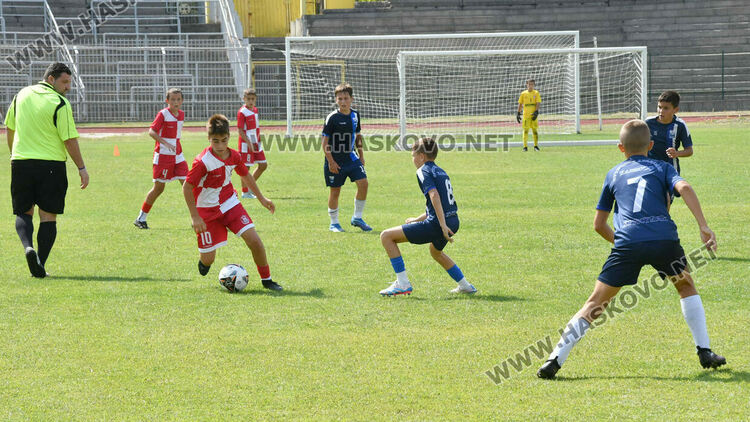 Младите футболисти от Карлово спечелиха турнира „Богомил Попов“ в Хасково 