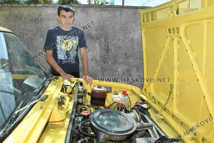 14-годишен сам купи и реставрира „Лада“, ще участва в ретро парада в Хасково 