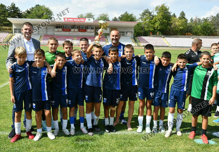 Младите футболисти от Карлово спечелиха турнира „Богомил Попов“ в Хасково 