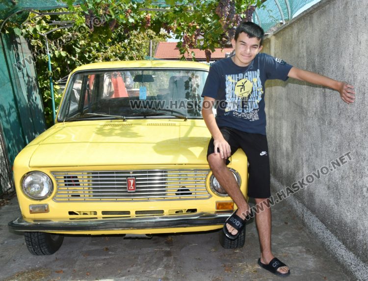 14-годишен сам купи и реставрира „Лада“, ще участва в ретро парада в Хасково 