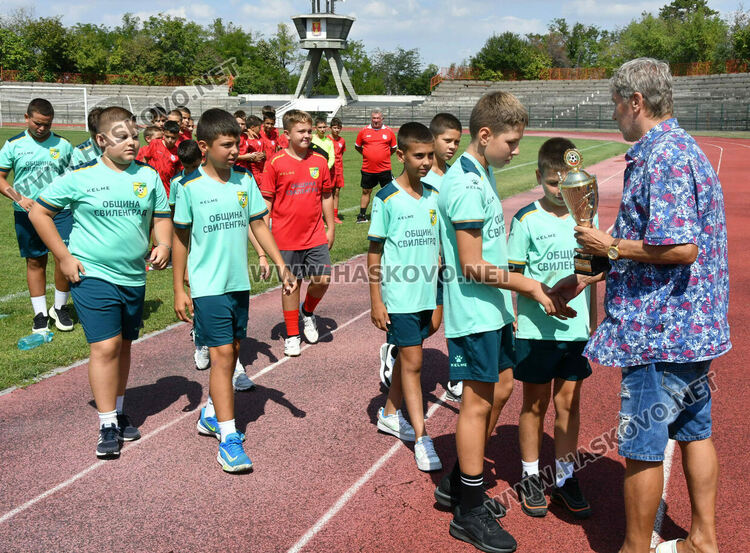 Младите футболисти от Карлово спечелиха турнира „Богомил Попов“ в Хасково 