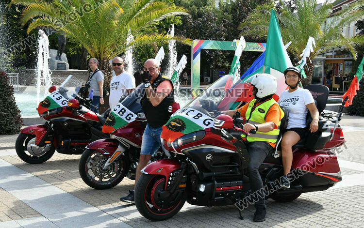 Мото-туристи от цяла Европа с пъстър „Парад на нациите“ в Хасково