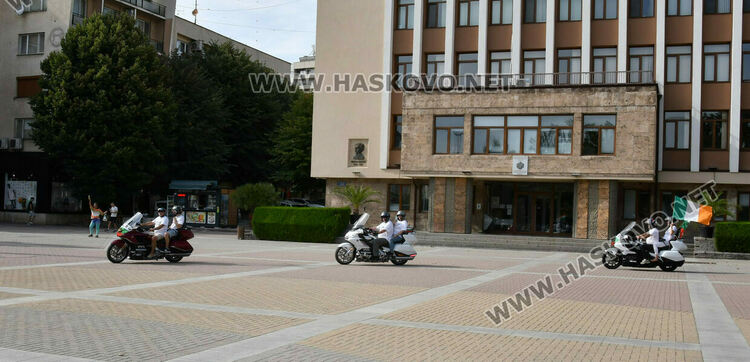 Мото-туристи от цяла Европа с пъстър „Парад на нациите“ в Хасково
