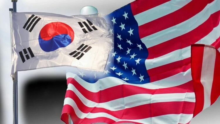 САЩ съобщиха за 475-ма задържани при акция на миграционните служби срещу нелегални работници в завод на фирма от Южна Корея