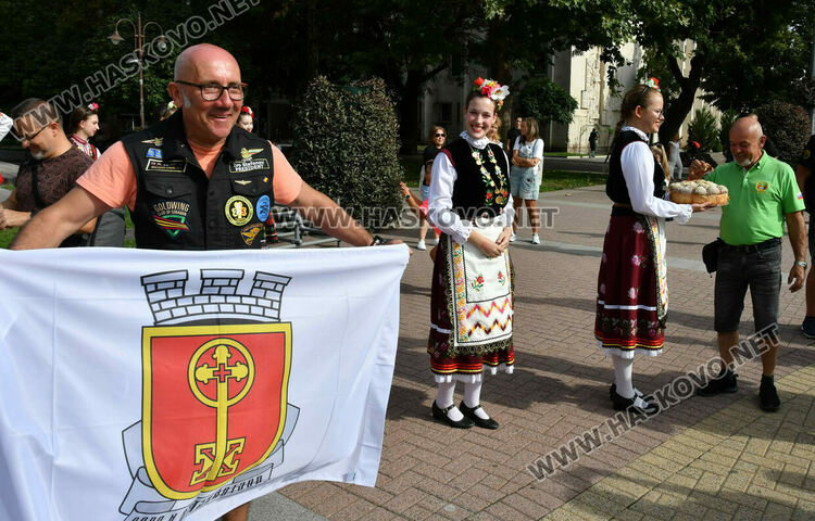 Мото-туристи от цяла Европа с пъстър „Парад на нациите“ в Хасково