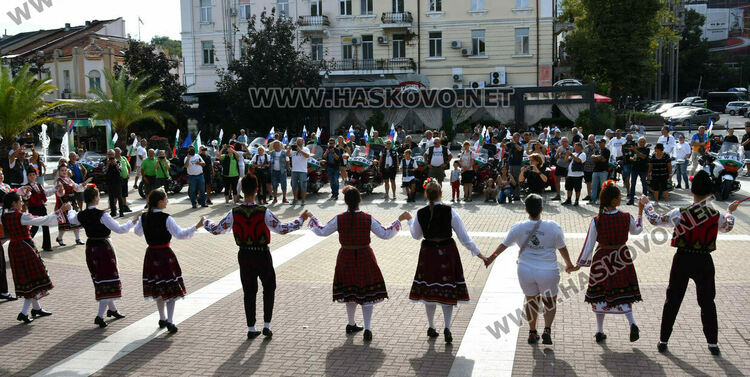 Мото-туристи от цяла Европа с пъстър „Парад на нациите“ в Хасково