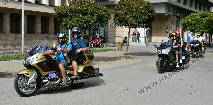 Мото-туристи от цяла Европа с пъстър „Парад на нациите“ в Хасково