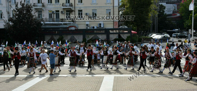 Мото-туристи от цяла Европа с пъстър „Парад на нациите“ в Хасково