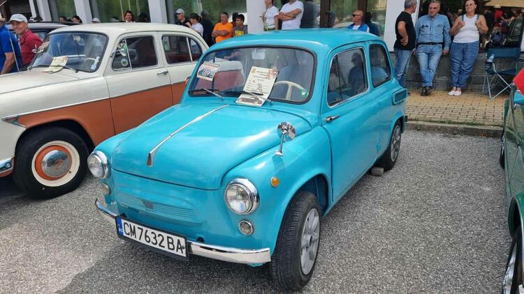 „Ролс-Ройс“ от 1959 г. спечели наградата на публиката на ретро парада в Смолян