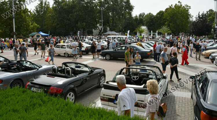 Ролс-Ройс Силвър от 1959 г. спечели голямата награда на Ретро парада в Хасково, 14-годишният Сава със специална награда