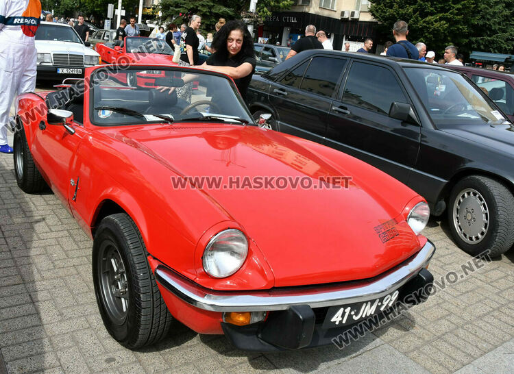 Ролс-Ройс Силвър от 1959 г. спечели голямата награда на Ретро парада в Хасково, 14-годишният Сава със специална награда