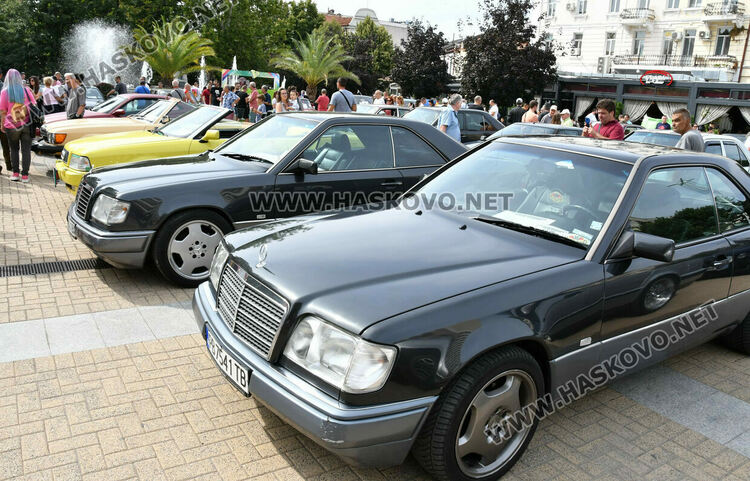 Ролс-Ройс Силвър от 1959 г. спечели голямата награда на Ретро парада в Хасково, 14-годишният Сава със специална награда