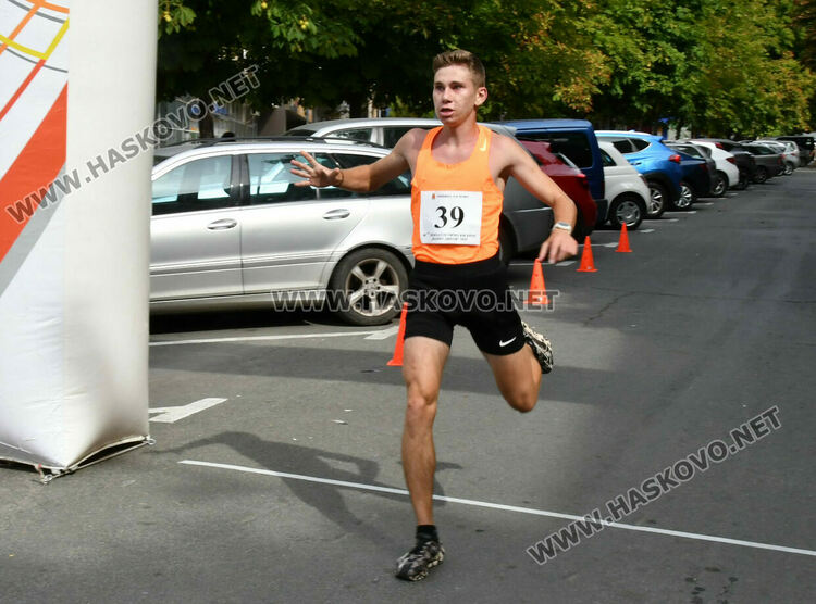 Угандиецът от Варна Исмаил Ссенанджи триумфира в 40-ото издание на кроса “Ванко Дяков”