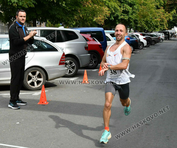 Угандиецът от Варна Исмаил Ссенанджи триумфира в 40-ото издание на кроса “Ванко Дяков”