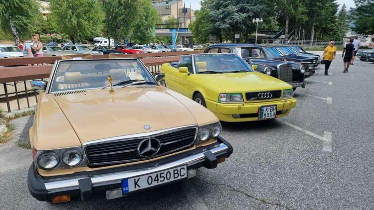 „Ролс-Ройс“ от 1959 г. спечели наградата на публиката на ретро парада в Смолян