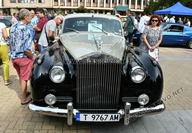 Ролс-Ройс Силвър от 1959 г. спечели голямата награда на Ретро парада в Хасково, 14-годишният Сава със специална награда