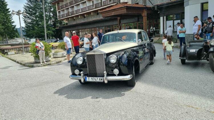 „Ролс-Ройс“ от 1959 г. спечели наградата на публиката на ретро парада в Смолян