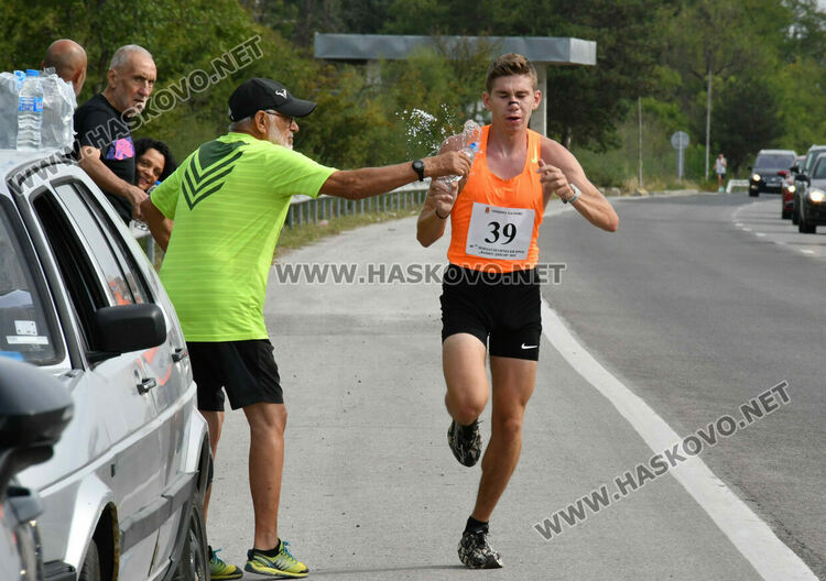 Угандиецът от Варна Исмаил Ссенанджи триумфира в 40-ото издание на кроса “Ванко Дяков”