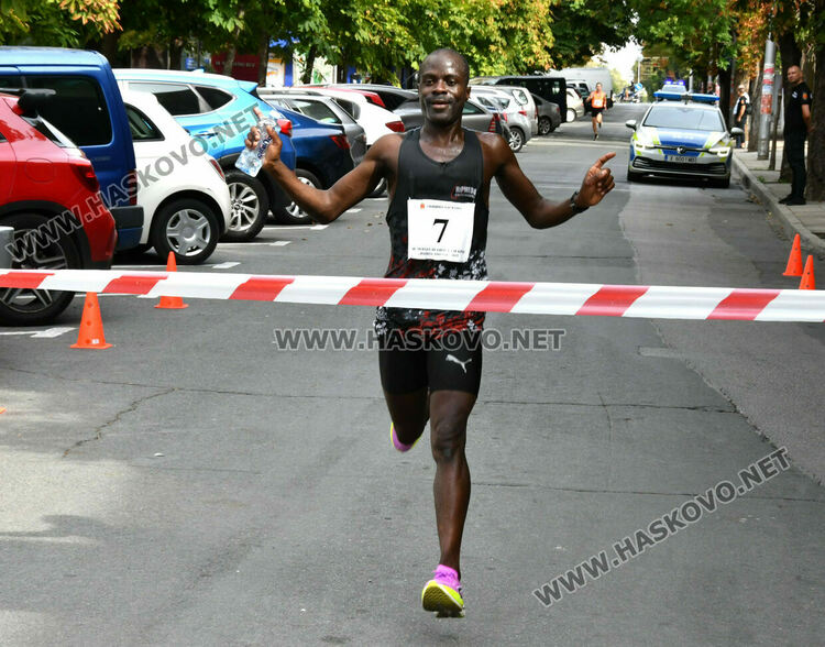Угандиецът от Варна Исмаил Ссенанджи триумфира в 40-ото издание на кроса “Ванко Дяков”
