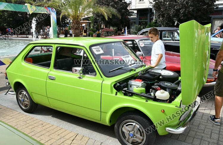 Ролс-Ройс Силвър от 1959 г. спечели голямата награда на Ретро парада в Хасково, 14-годишният Сава със специална награда