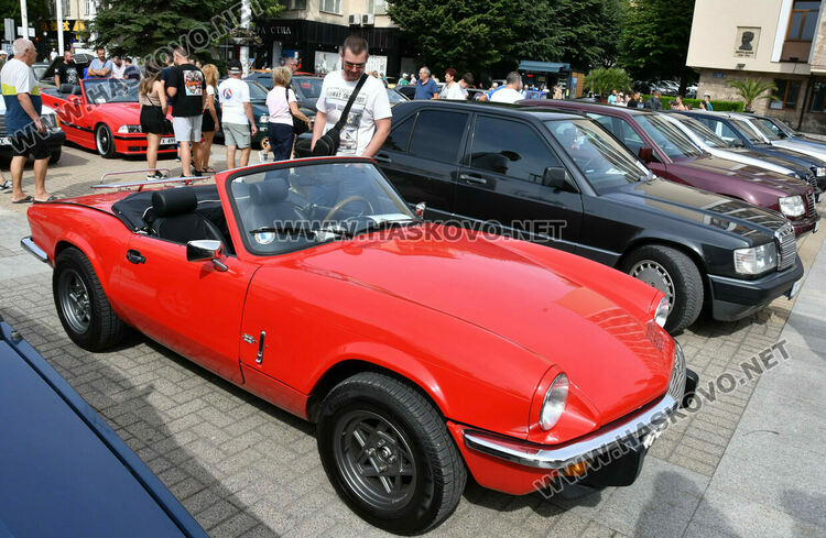 Ролс-Ройс Силвър от 1959 г. спечели голямата награда на Ретро парада в Хасково, 14-годишният Сава със специална награда