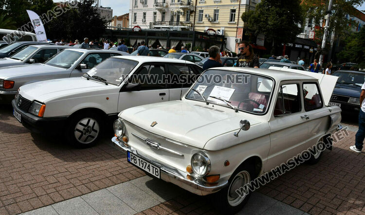 Ролс-Ройс Силвър от 1959 г. спечели голямата награда на Ретро парада в Хасково, 14-годишният Сава със специална награда
