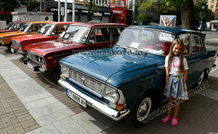 Ролс-Ройс Силвър от 1959 г. спечели голямата награда на Ретро парада в Хасково, 14-годишният Сава със специална награда