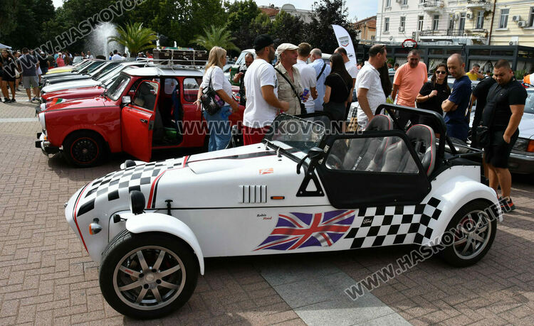 Ролс-Ройс Силвър от 1959 г. спечели голямата награда на Ретро парада в Хасково, 14-годишният Сава със специална награда