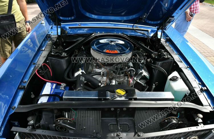 Ролс-Ройс Силвър от 1959 г. спечели голямата награда на Ретро парада в Хасково, 14-годишният Сава със специална награда