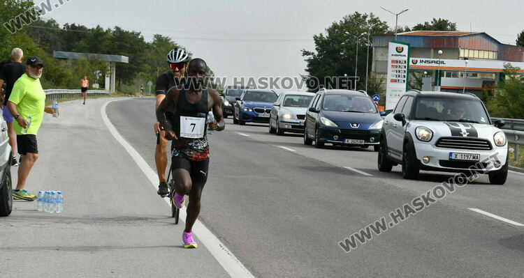 Угандиецът от Варна Исмаил Ссенанджи триумфира в 40-ото издание на кроса “Ванко Дяков”