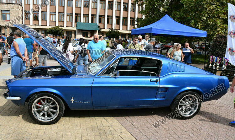 Ролс-Ройс Силвър от 1959 г. спечели голямата награда на Ретро парада в Хасково, 14-годишният Сава със специална награда