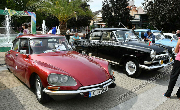Ролс-Ройс Силвър от 1959 г. спечели голямата награда на Ретро парада в Хасково, 14-годишният Сава със специална награда