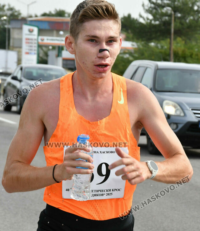 Угандиецът от Варна Исмаил Ссенанджи триумфира в 40-ото издание на кроса “Ванко Дяков”