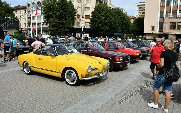 Ролс-Ройс Силвър от 1959 г. спечели голямата награда на Ретро парада в Хасково, 14-годишният Сава със специална награда