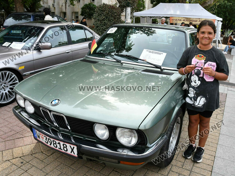 Ролс-Ройс Силвър от 1959 г. спечели голямата награда на Ретро парада в Хасково, 14-годишният Сава със специална награда