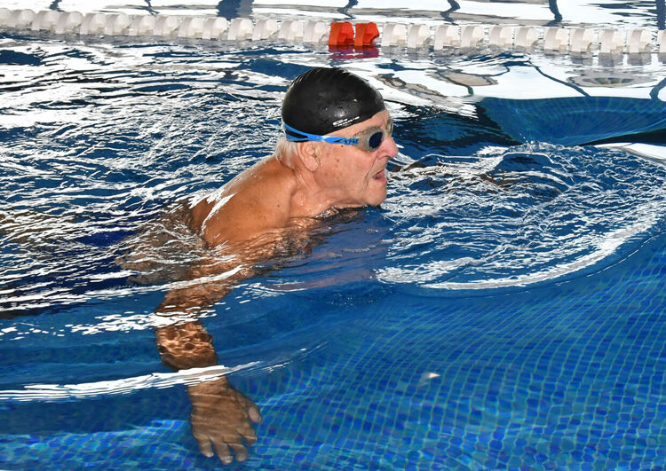 Любители от 11 до 82 години се включиха в първия маратон „Хасково плува“