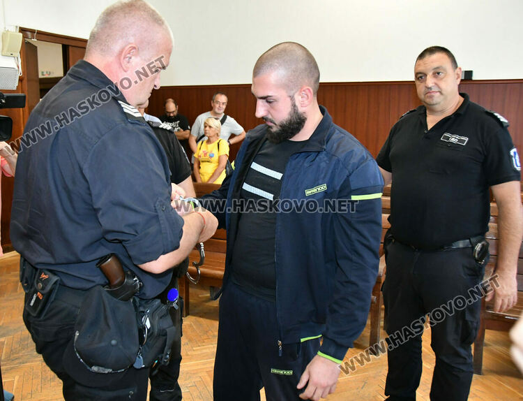 Димитър Нейков – Вълка остава в ареста за отглеждане на канабис, задържан е в изпитателния срок на условна присъда