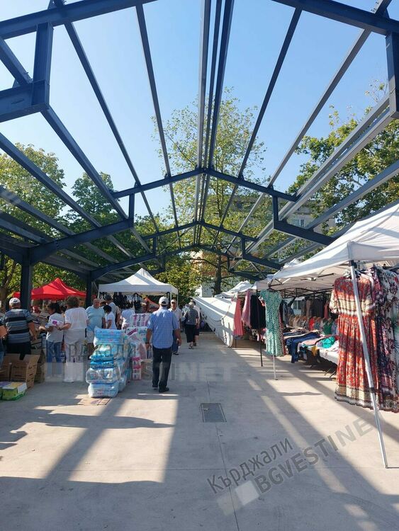 Момчилградският вторничен пазар – остров на спокойствието и традицията