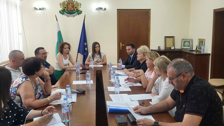 Почистват кладенец за по-чиста вода в Хасково, правят карта със зони за водоснабдяване