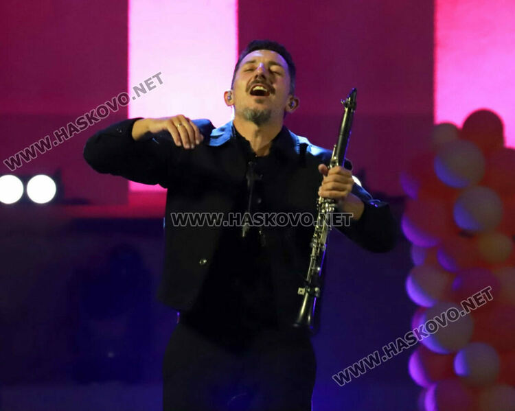 Графа, Нора Караиванова и заря в Деня на Хасково