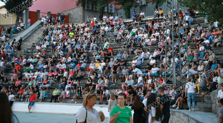 Графа, Нора Караиванова и заря в Деня на Хасково