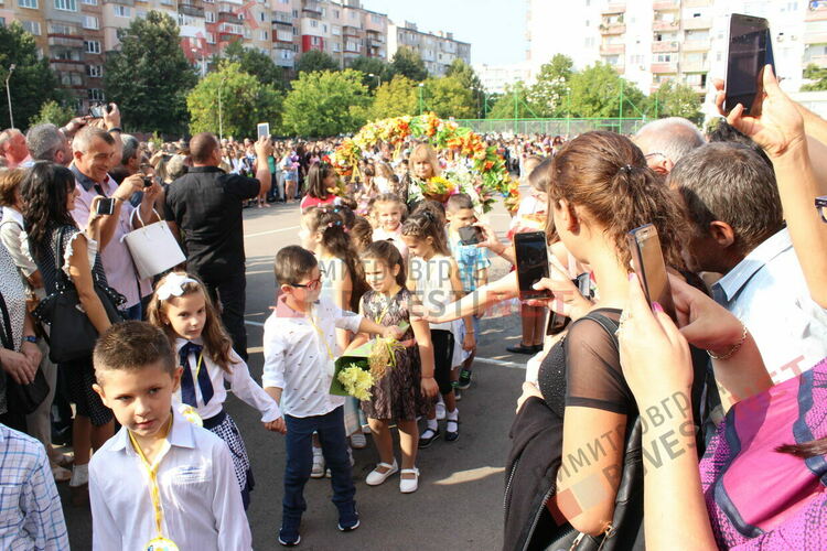 Богата програма от извънкласни дейности за учебната 2025/2026 година в Димитровград