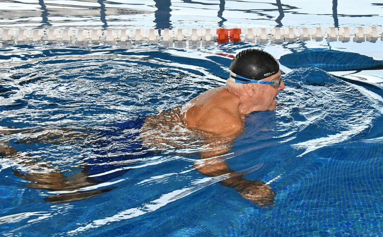 Любители от 11 до 82 години се включиха в първия маратон „Хасково плува“