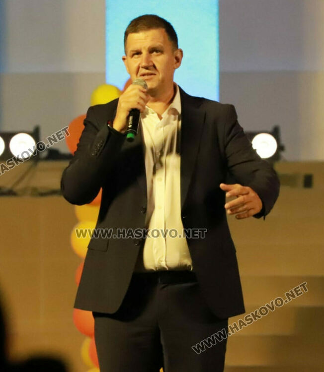 Графа, Нора Караиванова и заря в Деня на Хасково