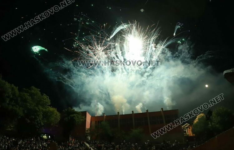 Графа, Нора Караиванова и заря в Деня на Хасково